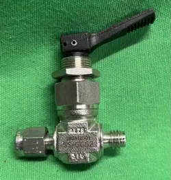 HANDLE 1/8