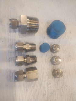 MIXED LOT OF SWAGELOK 3/8