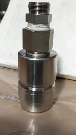 SWAGELOK QTM8 QUICK CONNECTOR STAINLESS STEEL PTFE SEALED 3/4 INCH TRANSMITTER