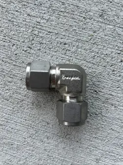 SWAGELOK ELBOW FITTING 1/2