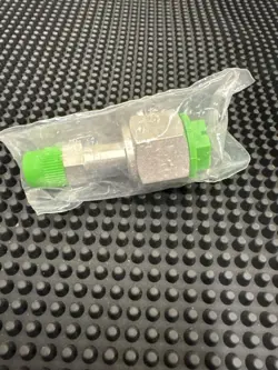 SWIVEL FEMALE VCR