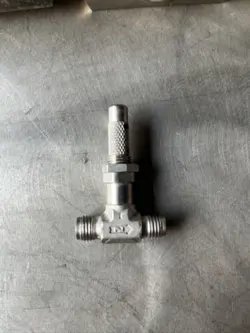 METERING VALVE M SERIES, NUPRO/SWAGELOK, 316 1/4 TUBE. USED IN GREAT CONDITION