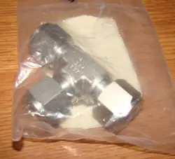 SWAGELOK SS-810-3 TUBE FITTING, UNION TEE, 316 STAINLESS STEEL, 1/2 INCH TUBE