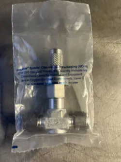 (1) SWAGELOK SS-4MG MEDIUM FLOW METERING VALVE 1/4