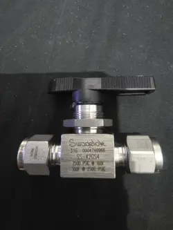 SWAGELOK SS-42GS4 STAINLESS STEEL 40G SERIES BALL VALVE, 0.6 CV, 1/4 IN.