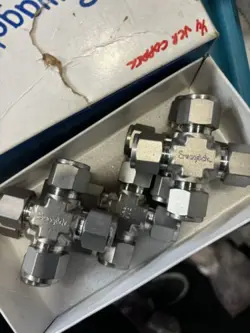 SWAGELOK FITTINGS CROSS 3/8