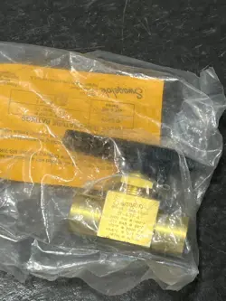 SWAGELOK B-43F4 NOS POOR PACKAGING