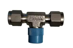 SWAGELOK MALE TEE FITTING - 1/4 TUBE OD 3/8 MALE
