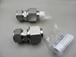 SWAGELOK STAINLESS STEEL  REDUCER 1 1/4 TO 1 INCH TUBE LOT OF 2