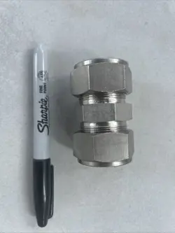 SWAGELOK FITTING COMPRESSION  1