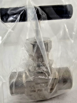 SWAGELOK SS-18RF8 TUBE FITTING 1/2