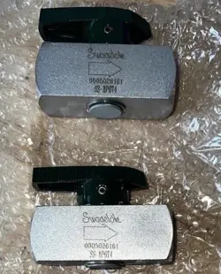 1-SWAGELOK PLUG VALVE SS-8P6T4