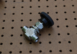 SWAGELOK SS-1RS12MM NEEDLE VALVE 5000 PSIG