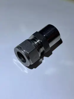 SWAGELOK SS MALE CONNECTOR,1/2 IN. TUBE OD X 1/2 IN. MALE PIPE WELD SS-810-1-8W