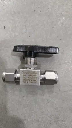 SWAGELOK SS-42GES4 316 1/4 QUARTER TURN BALL VALVE