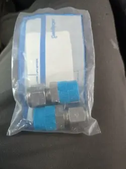 2 SWAGELOK SS-810-1-8 TUBE FITTINGS
