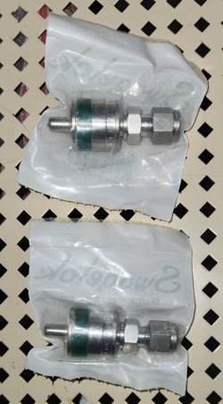 8-24 LOT OF 2 SWAGELOK SS-QC4-S-400K3 QUICK CONNECT SSQC4S400K3 GREEN KEY