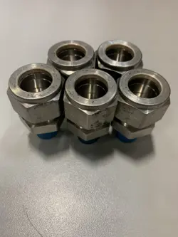 1- SWAGELOK STAINLESS STEEL CONNECTOR, 5/8