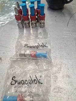 1 PACK - SWAGELOK SS-QC6-D-600 QUICK CONNECT STEM W/VALVE 0.5 CV 3/8 IN. FITTING