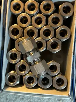 NOS SWAGELOK 316 SS UNION 3/8