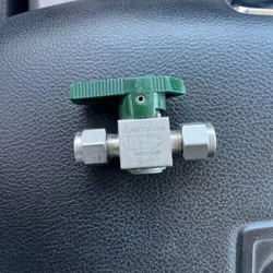 USED SWAGELOK 1/4 TURN PLUG VALVE, P4T SERIES, 1/4