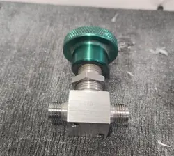 SWAGELOK SS-4H STAINLESS STEEL BELLOWS VALVE - 1/4