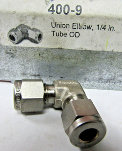 ??NEW SWAGELOK SS-400-9 STAINLESS STEEL COMPRESSION TUBE UNION 1/4 90