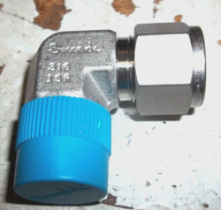 SWAGELOK MALE ELBOW TUBE FITTING SS-810-2-8 1/2