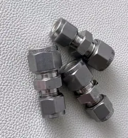 1PC SWAGELOK SS-10M0-6-8M CARD PIPE JOINT