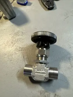 3/8 NEEDLE  VALVE SWAGELOK PART NUMBER SS-1RF4