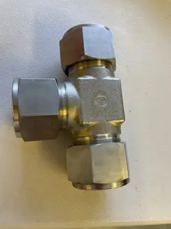 TUBE-FITTING UNION TEE