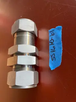SWAGELOK SS-1610-61 STAINLESS STEEL TUBE FITTING BULKHEAD UNION 1 IN. TUBE OD