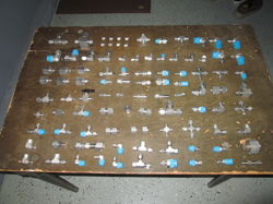 SWAGELOK STAINLESS STEEL FITTINGS LOT OF 100 PIECES ( NEW OPEN BOX )