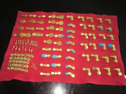SWAGELOK BRASS FITTINGS LOT OF 100  PIECES ( NEW OPEN BOX )