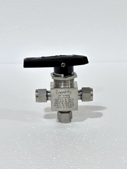 SWAGELOK SS-44XS6 1-PIECE 40 SERIES 3-WAY BALL VALVE, 2.0 CV, 3/8 IN.