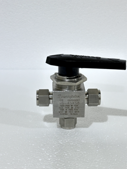 SWAGELOK SS-45XS8 40 SERIES 3-WAY BALL VALVE, 4.6 CV, 1/2 IN.