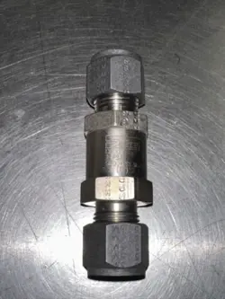 PARKER CHECK VALVE 6Z-C4L-1-M (AV) *NEW* SWAGELOK CHECK VALVES
