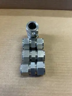 SWAGELOK STAINLESS STEEL UNION FITTING,  3/4