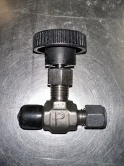 PARKER MONEL 1/4 OD X 1/4 MALE NEEDLE VALVE 4M4Z-V4LR-M (NEW)  SWAGELOK VALVES
