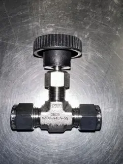 PARKER 3/8 NEEDLE VALVE 6Z-V4LN-SS NEW, SWAGELOK VALVES