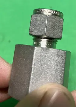 CONNECTOR 3/8 1/2