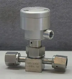 SWAGELOK SS-4BK-V51-1C STAINLESS STEEL BELLOWS SEALED VALVE