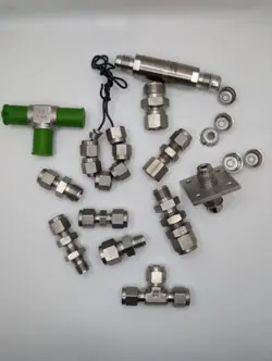 LOT OF (17) STEEL SWAGELOK FITTINGS / CONNECTORS