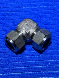 1-SWAGELOK STAINLESS STEEL ELBOW UNION FITTING, 3/4