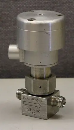 SWAGELOK NUPRO SS-4BK-1C STAINLESS STEEL BELLOWS SEALED VALVE
