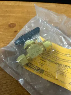 SWAGELOK WHITEY B-42S4 BRASS 40 SERIES BALL VALVE 1.4 CV 1/4
