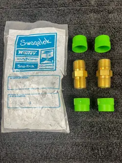 CAJON SWAGELOK B-6-HN BRASS HEX PIPE NIPPLE FITTING 3/8 MALE NPT NOS LOT OF 2