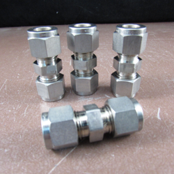 SWAGELOK SS UNION FITTING  3/8