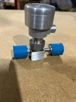 SWAGELOK SS-4BK-V51-1C STAINLESS BELLOWS SEALED VALVE 1/4 FVCR