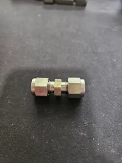 1 - SWAGELOK STAINLESS STEEL UNION FITTING, 1/4